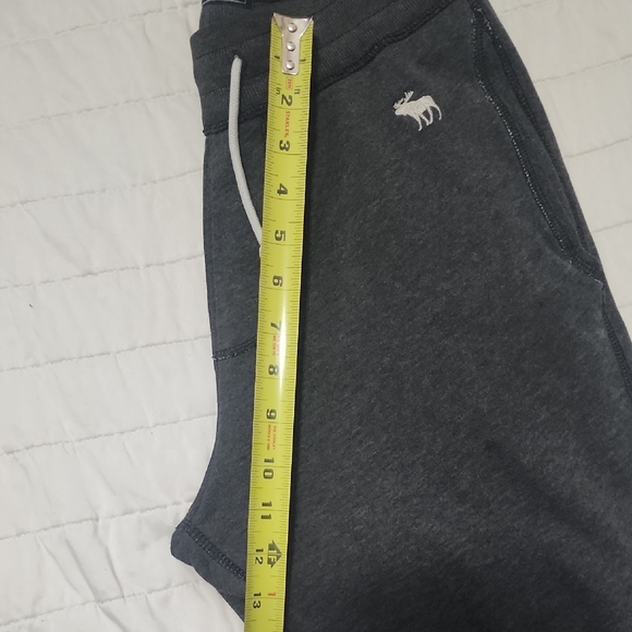 Abercrombie & Fitch. Size XS. Men's Gray Jogger Pants - Picture 10 of 12